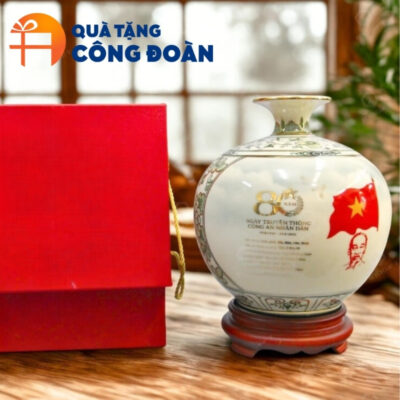 Hình ảnh chi tiết hình bút lộc in logo kèm hộp quà xi màu đỏ