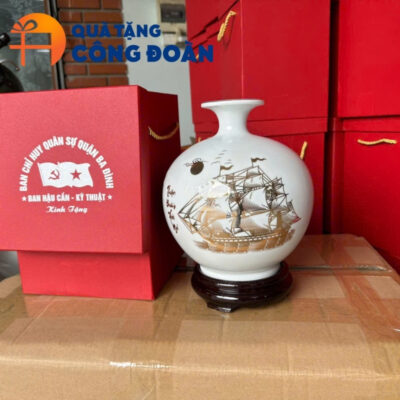 Cận cảnh họa tiết thuận buồm xuôi gió vẽ tay tinh tế