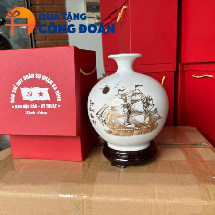 Cận cảnh họa tiết thuận buồm xuôi gió vẽ tay tinh tế