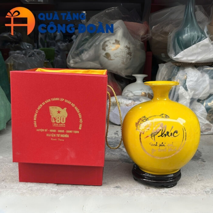 Hình ảnh thực tế bình hút lộc in logo kèm hộp đựng quà lót lụa cao cấp