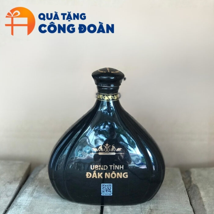 Hình ảnh thực tế bình rượu in logo quà tặng công đoàn