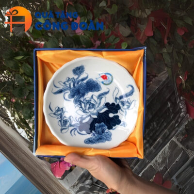 Sản phẩm được đặt trong hộp xi lót lụa cao cấp