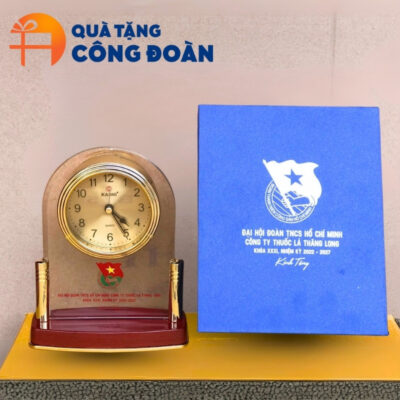 Hình ảnh đồng hồ in logo kèm hộp quà màu xanh cao cấp