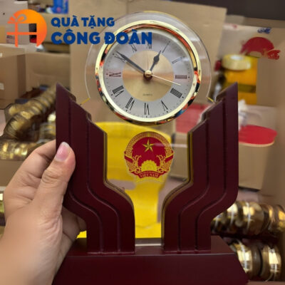 Cận cảnh đồng hồ quà tặng in logo công đoàn