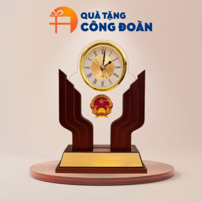 Đồng hồ gỗ để bàn kích thước 16x21cm in logo quà tặng công đoàn DH-03
