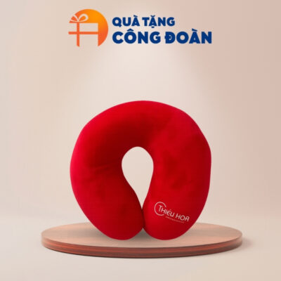 Gối chữ U vải Velboa ruột bông màu đỏ in logo quà tặng công đoàn GCU-03