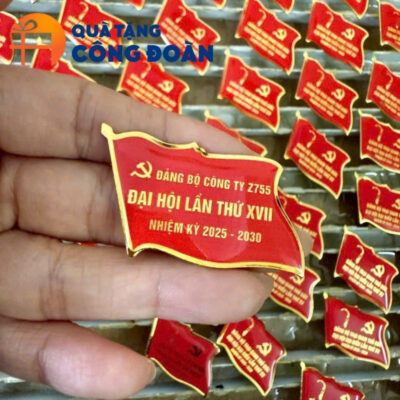 Thông điệp đại hội, công đoàn in nổi bật trên huy hiệu