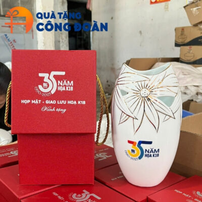 Lọ hoa in logo đi kèm hộp đựng lót lụa cao cấp
