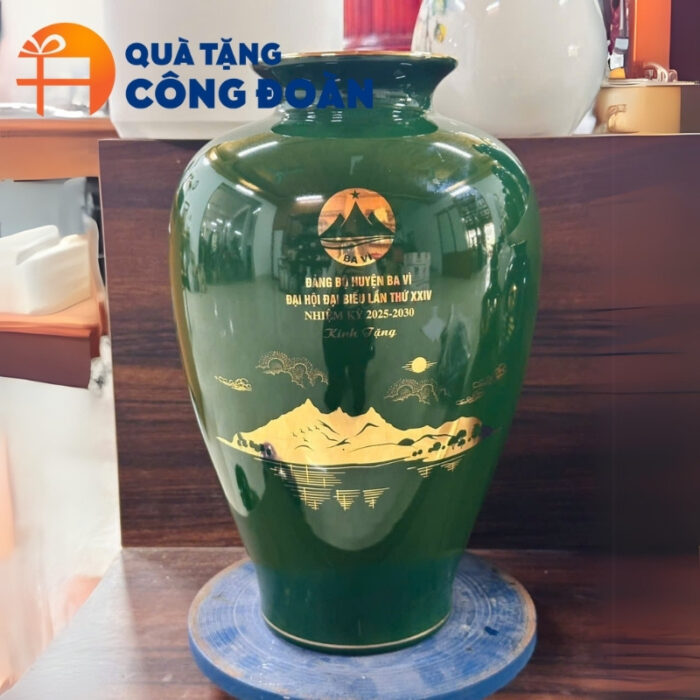 Logo, thông điệp được in decal sắc nét trên thân bình