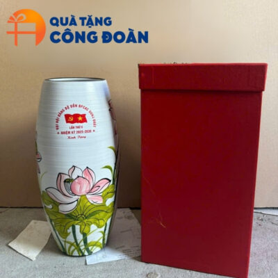 Hình ảnh lọ hoa in logo kèm hộp quà lót lụa cao cấp