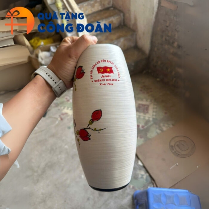 Lọ hoa men xước họa tiết hoa vẽ tay in logo đại hội LH-08 - Hình ảnh 4