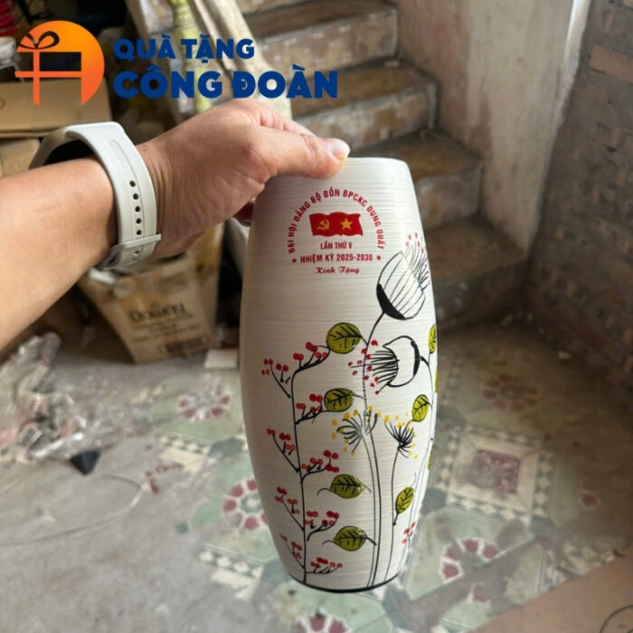 Lọ hoa men xước họa tiết hoa vẽ tay in logo đại hội LH-08 - Hình ảnh 3