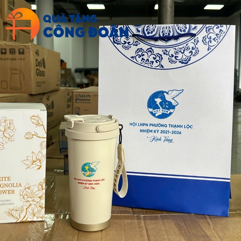 Ly giữ nhiệt quà tặng công đoàn in logo đi kèm hộp giấy