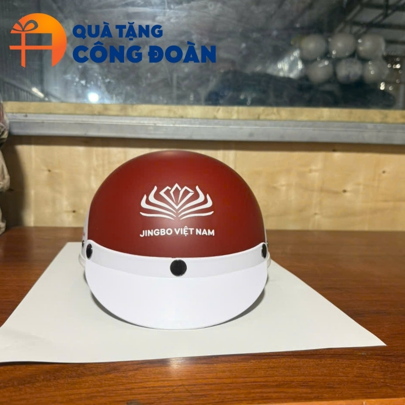 Cận cảnh logo thương hiệu được in rõ nét trên sản phẩm
