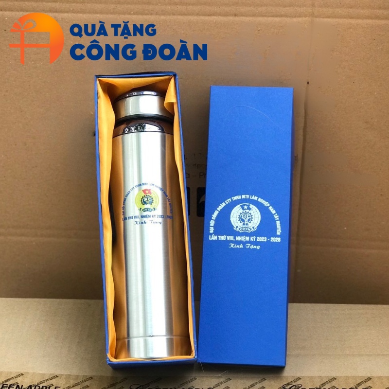Sản phẩm được đựng trong hộp quà lót lụa cao cấp