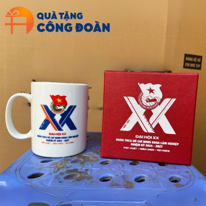 Sản phẩm được đựng trong hộp quà lót lụa cao cấp