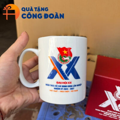 Cận cảnh logo được in decal rõ nét trên sản phẩm