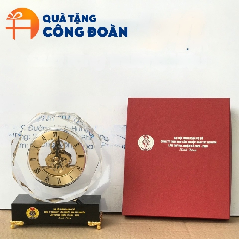 Logo đại hội sẽ được in ở chân đế đồng hồ