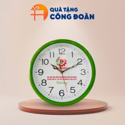 Đồng hồ treo tường quà tặng Đại hội in logo hình tròn viền xanh lá DH-16