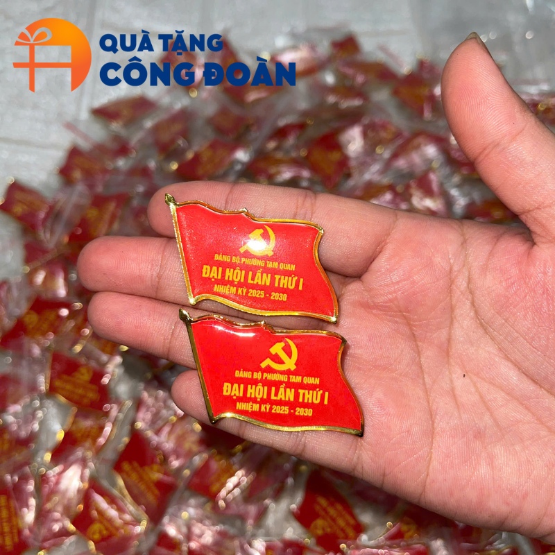 Thông điệp Đại hội được in rõ nét trên huy hiệu