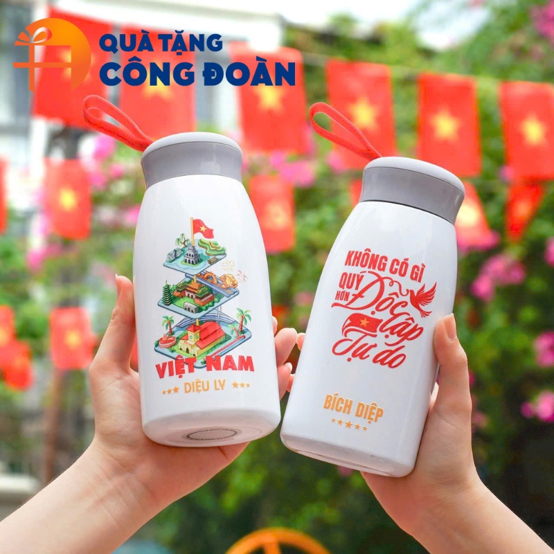 Sản phẩm có 2 tùy chọn màu là đỏ và trắng