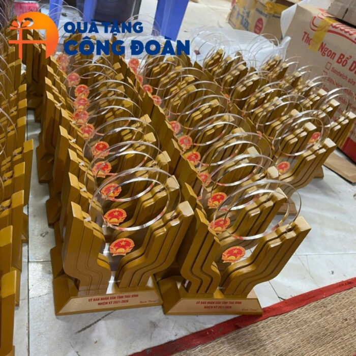 Quà tặng Đại hội đồng hồ để bàn in logo thương hiệu Kashi 16x21cm DH-05 - Hình ảnh 4