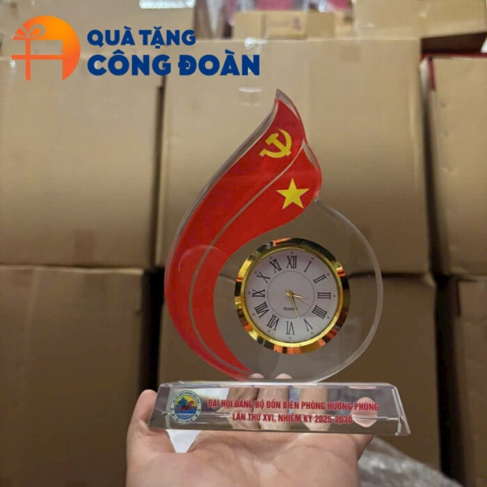 Cận cảnh logo và thông điệp được in rõ nét trên sản phẩm