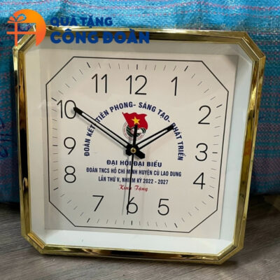 Logo đại hội đoàn được in offset nổi bật trên mặt đồng hồ