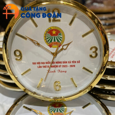 Logo, thông điệp đại hội được in sắc nét trên mặt đồng hồ