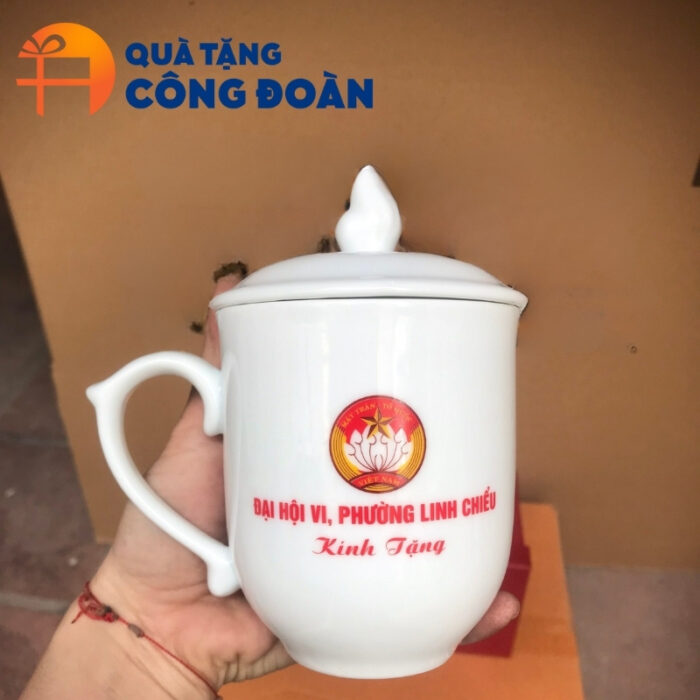 Cận cảnh logo đại hội được in decal nổi bật trên sản phẩm