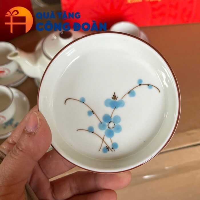 Bộ ấm chén trà in logo quà tặng Đại hội dáng vuông vẽ hoa đào xanh AC-23 - Hình ảnh 5