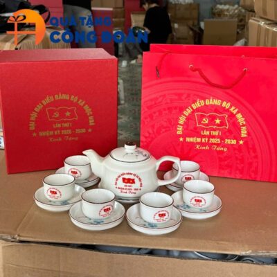 Sản phẩm đi kèm với hộp quà xi lót lụa sang trọng