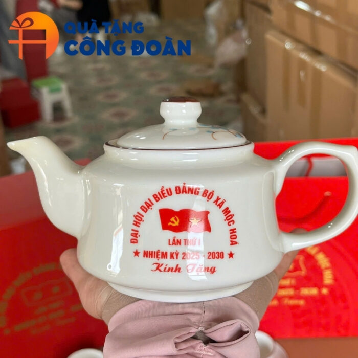 Bộ ấm chén trà in logo quà tặng Đại hội dáng vuông vẽ hoa đào xanh AC-23 - Hình ảnh 8