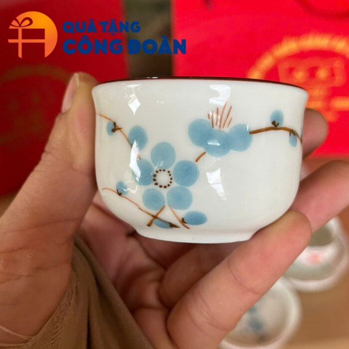 Bộ ấm chén trà in logo quà tặng Đại hội dáng vuông vẽ hoa đào xanh AC-23 - Hình ảnh 3