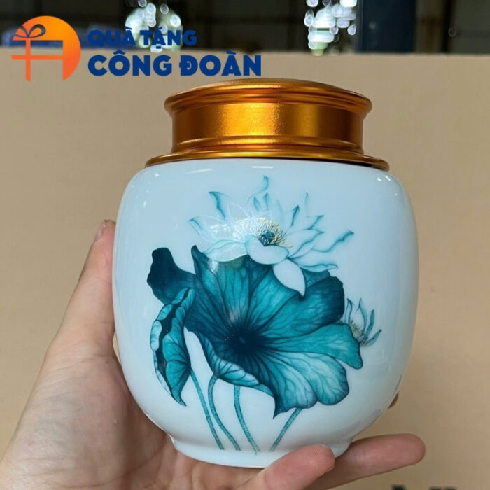 Bộ ấm chén trà trắng in logo quà tặng Đại hội Đảng dáng mẫu đơn vẽ hoa sen AC-15 - Hình ảnh 6