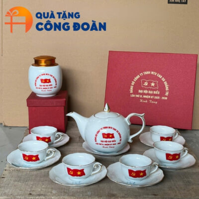 Alternative view of Bộ ấm chén trà trắng in logo quà tặng Đại hội Đảng dáng mẫu đơn vẽ hoa sen AC-15
