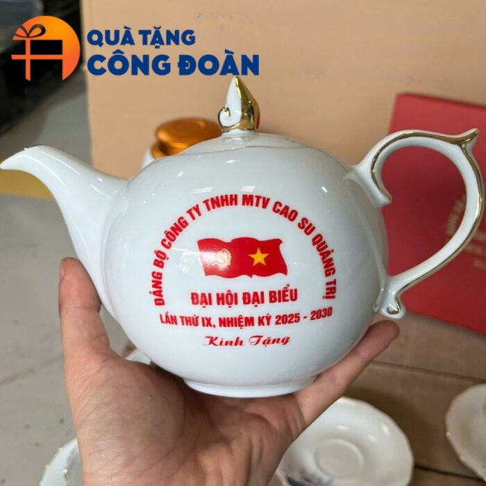 Bộ ấm chén trà trắng in logo quà tặng Đại hội Đảng dáng mẫu đơn vẽ hoa sen AC-15 - Hình ảnh 11