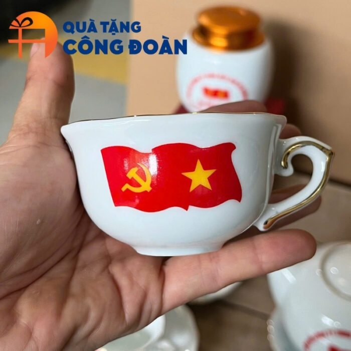 Bộ ấm chén trà trắng in logo quà tặng Đại hội Đảng dáng mẫu đơn vẽ hoa sen AC-15 - Hình ảnh 10