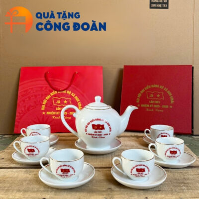 Alternative view of Quà tặng Đại hội bộ ấm chén uống trà in logo dáng camellia kẻ chỉ vàng AC-24