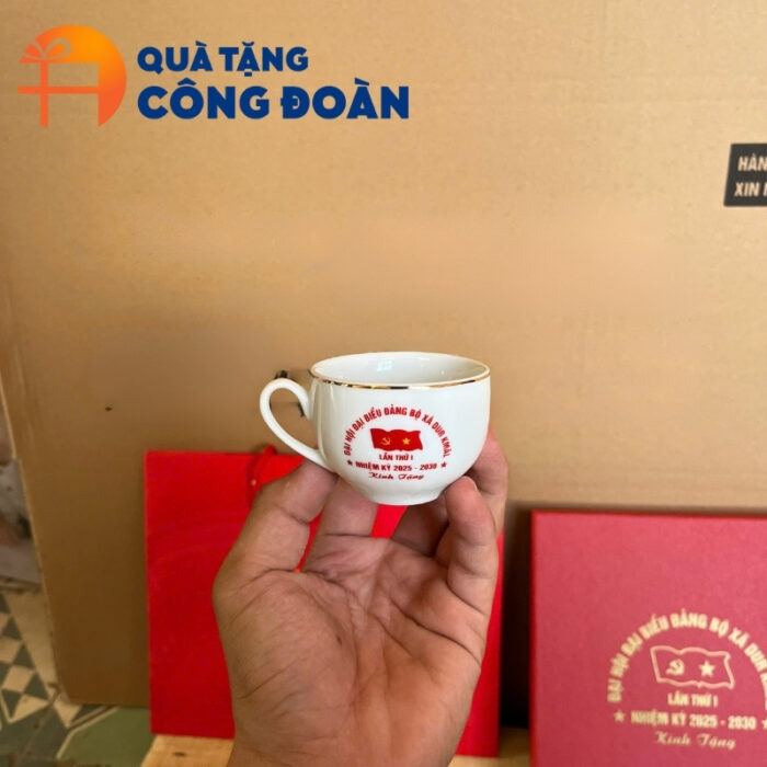 Quà tặng Đại hội bộ ấm chén uống trà in logo dáng camellia kẻ chỉ vàng AC-24 - Hình ảnh 5