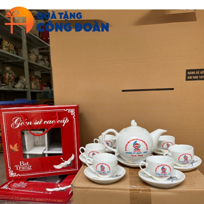 Bộ ấm chén uống trà sứ trắng quà tặng Đại hội in logo dáng bưởi lửa AC-27 - Hình ảnh 2