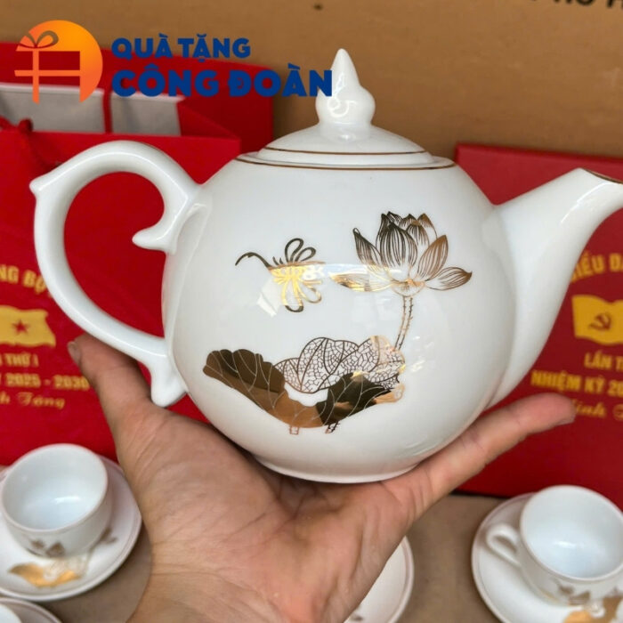 Bộ ấm trà in logo dáng bưởi lửa quà tặng Đại hội Đại biểu vẽ vàng hoa sen AC-18 - Hình ảnh 5