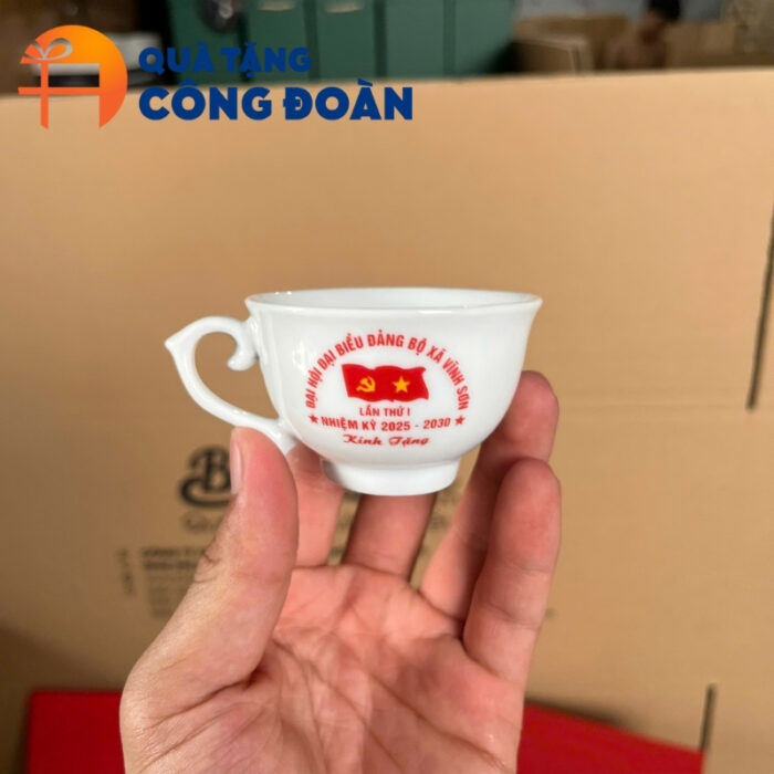 Quà tặng Đại hội Đảng bộ ấm trà in logo dáng đài cát sứ trắng AC-22 - Hình ảnh 3