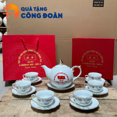Sản phẩm đi kèm với hộp quà xi lót lụa sang trọng
