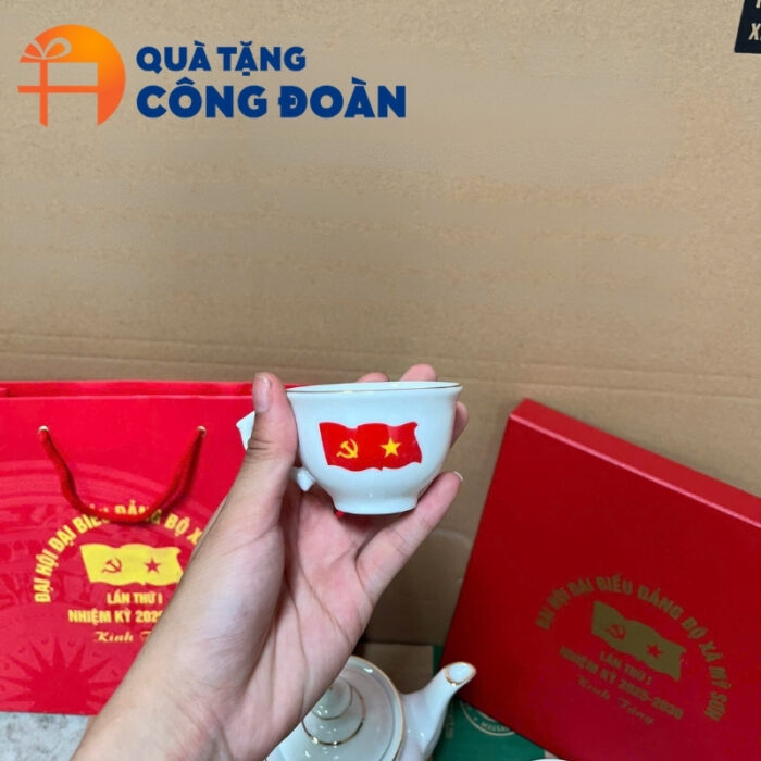 Quà tặng Đại hội Đảng bộ trà in logo dáng đài cát kẻ chỉ vàng AC-21 - Hình ảnh 5