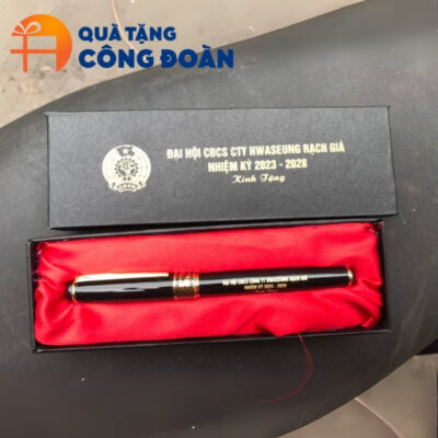 Sản phẩm được đựng trong hộp quà cao cấp