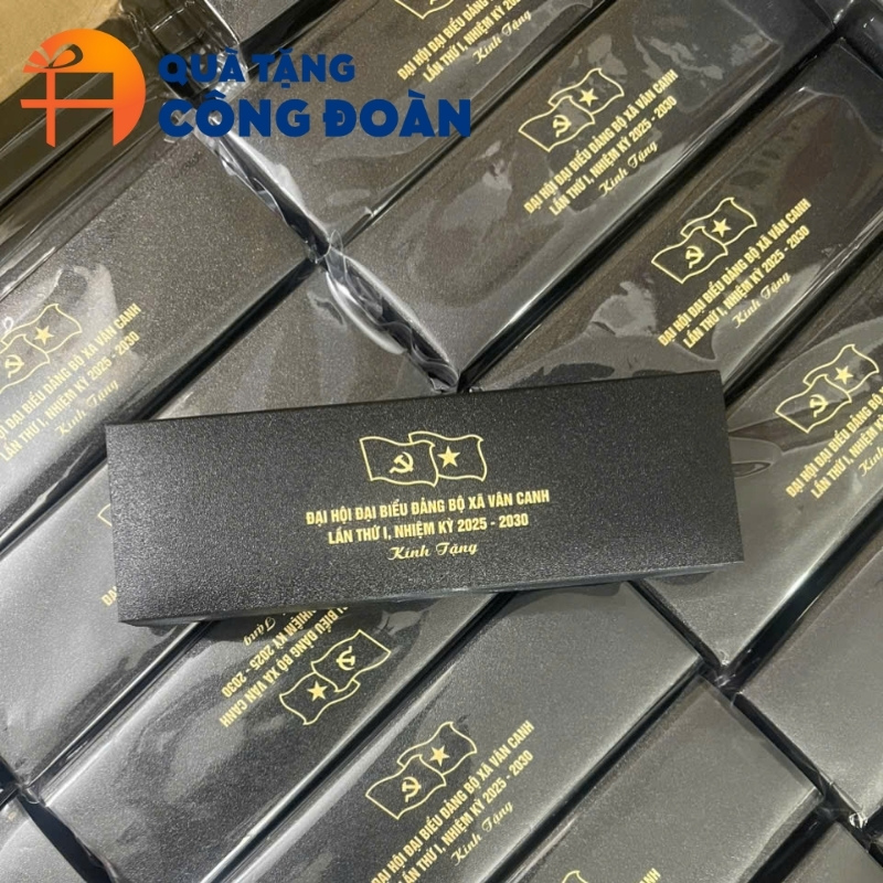 Sản phẩm được đựng trong hộp quà cao cấp