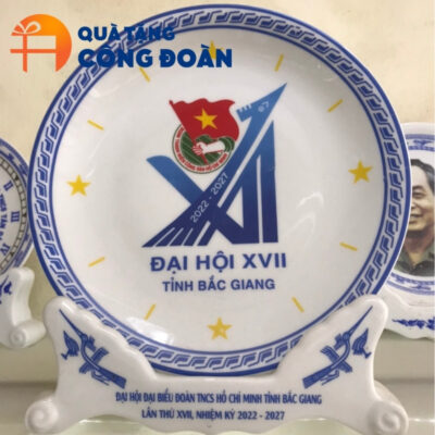 Cận cảnh logo đại hội được in rõ nét trên sổ
