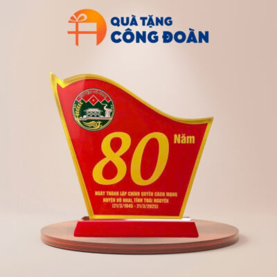 Kỷ niệm chương pha lê in logo quà tặng Đại hội KNC-04