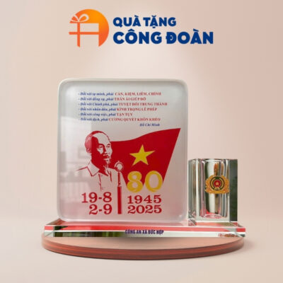 Quà tặng Kỷ niệm 80 năm Quốc Khánh Việt Nam kỷ niệm chương pha lê in logo KNC-05
